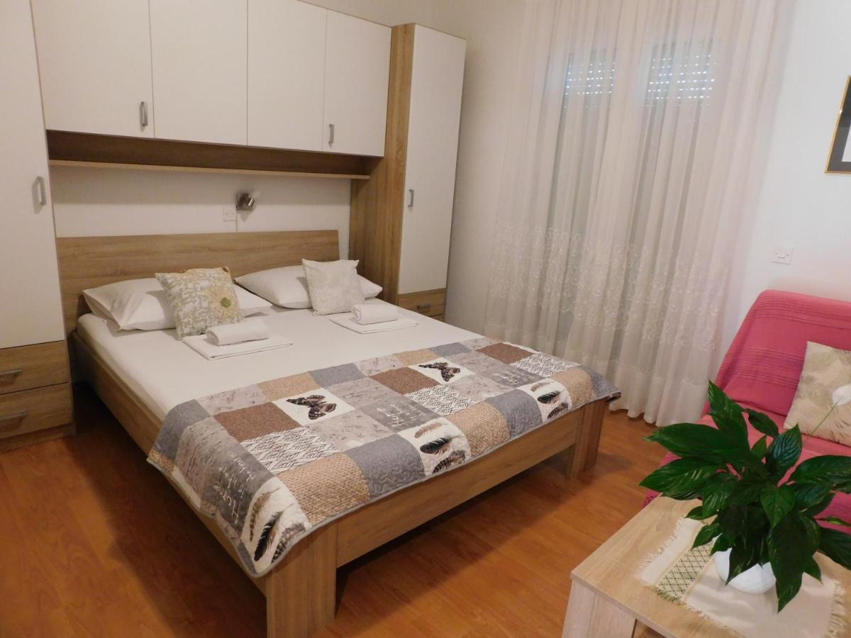 Salus Apartment Pag Town