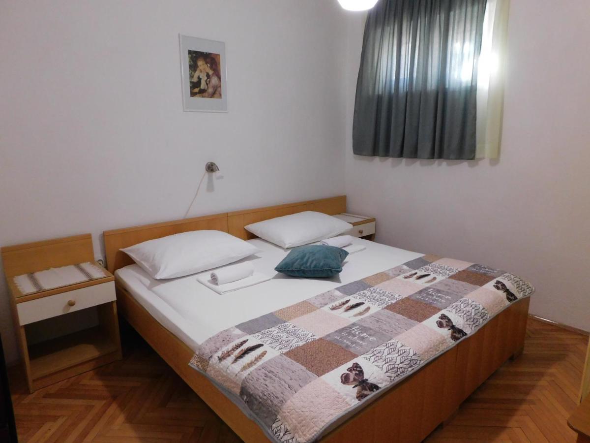 Salus Apartment Pag Town