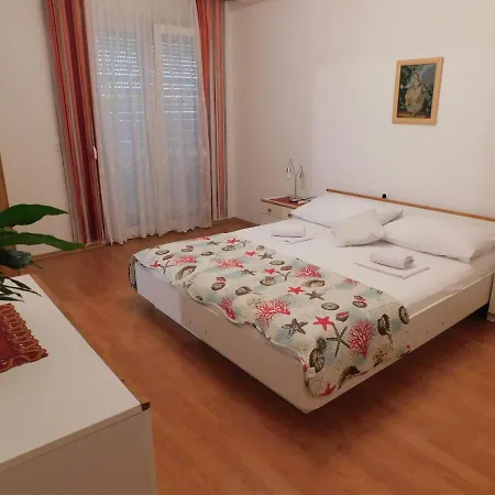 Apartmani Salus Pag Town Exterior photo