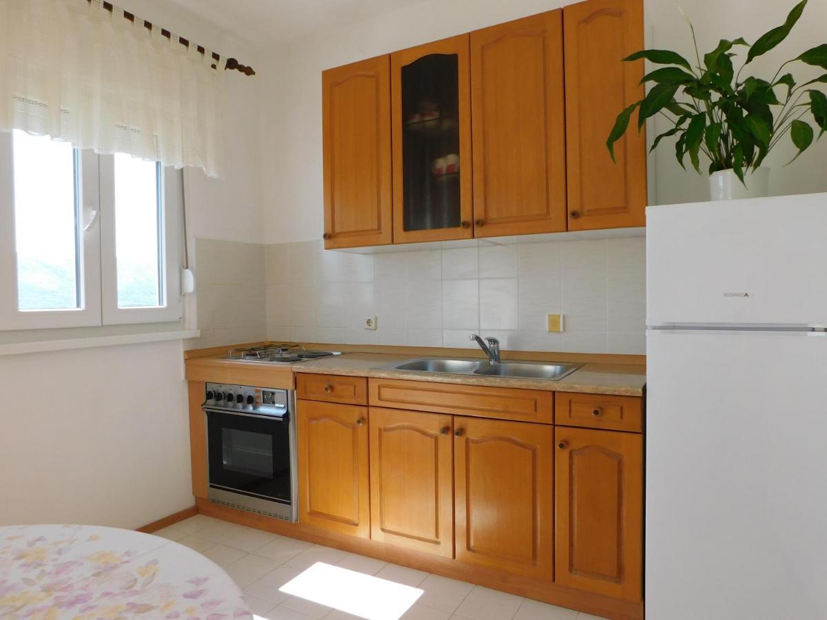 Salus Apartment Pag Town